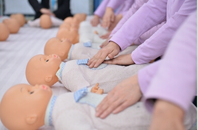 黑人操日本女人月嫂培训班多少钱？现在月嫂职业前景怎